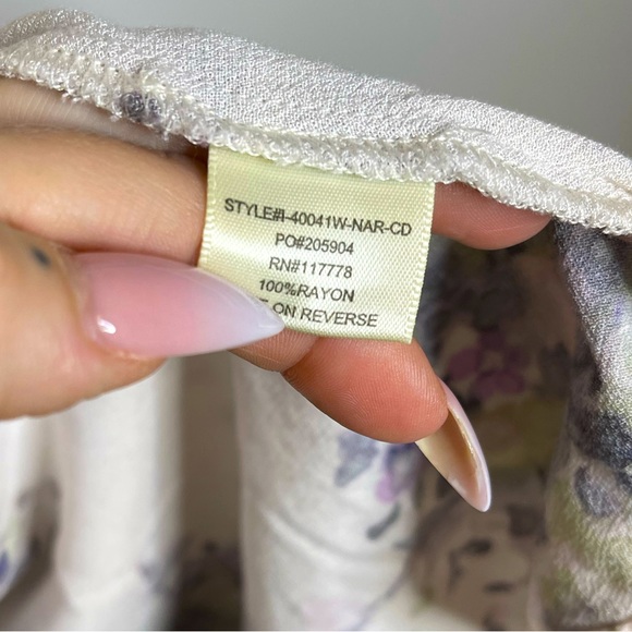 Beautiful wrap around flowing skirt by Love Stitch! Size Medium floral print - Picture 3 of 4